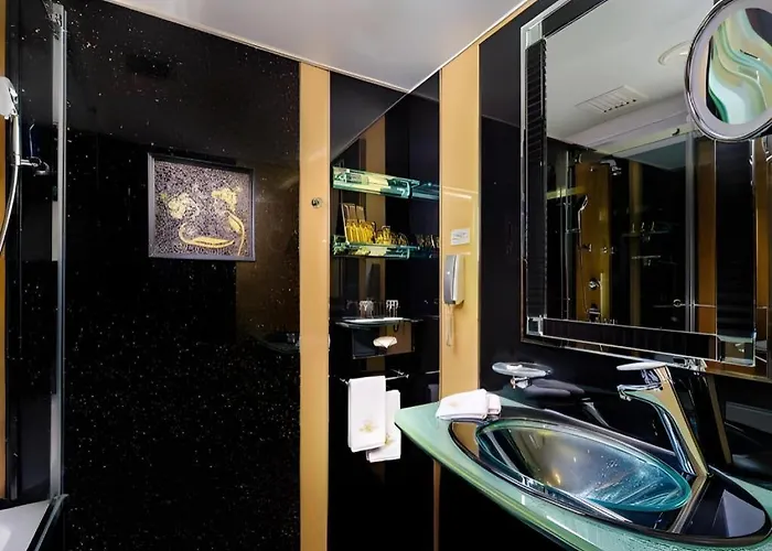 Lisboa Hotel 5*